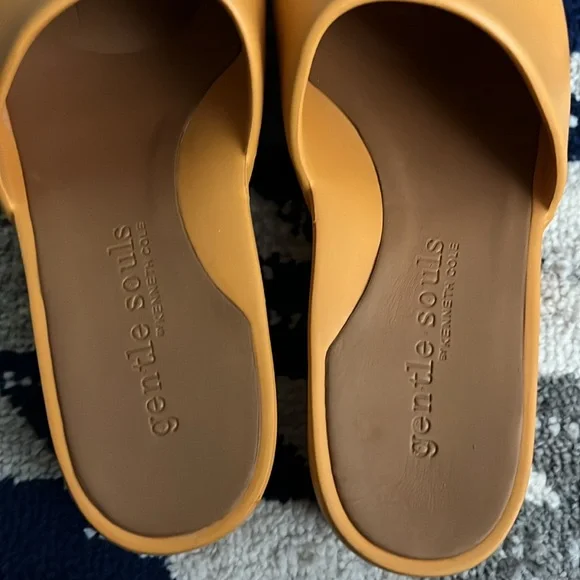 Gentle Souls by Kenneth Cole Gisele Wedge Slide Sandals - Picture 5 of 7